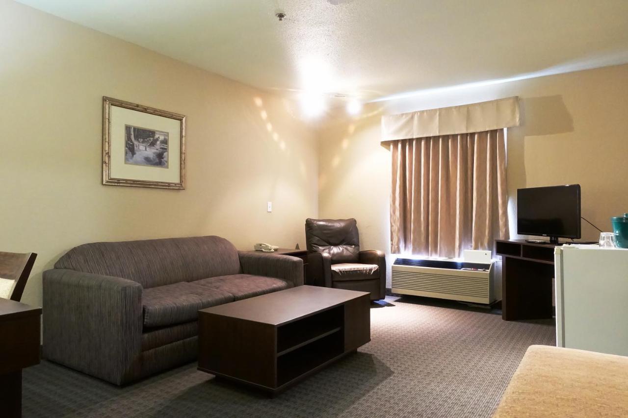 Super 8 By Wyndham Dauphin Exterior foto