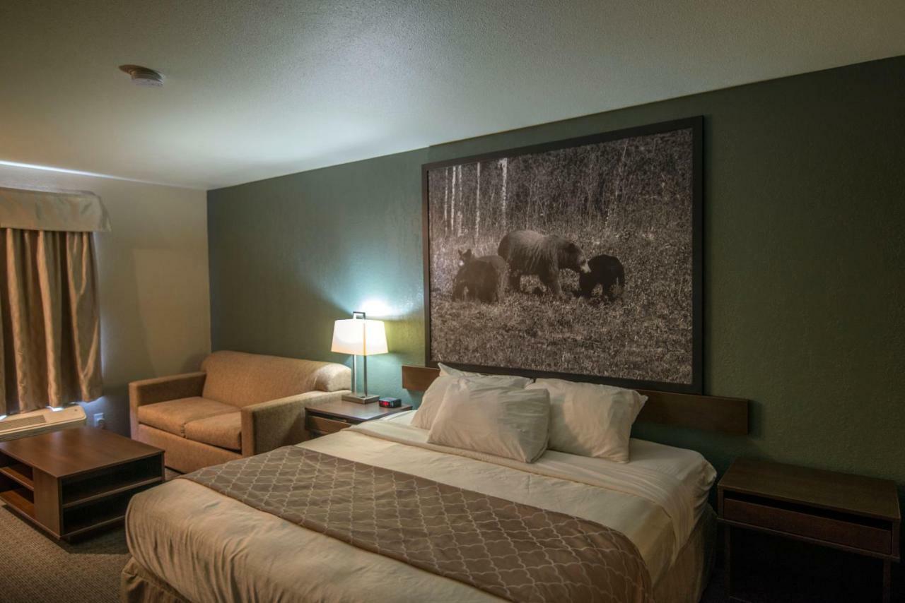 Super 8 By Wyndham Dauphin Exterior foto